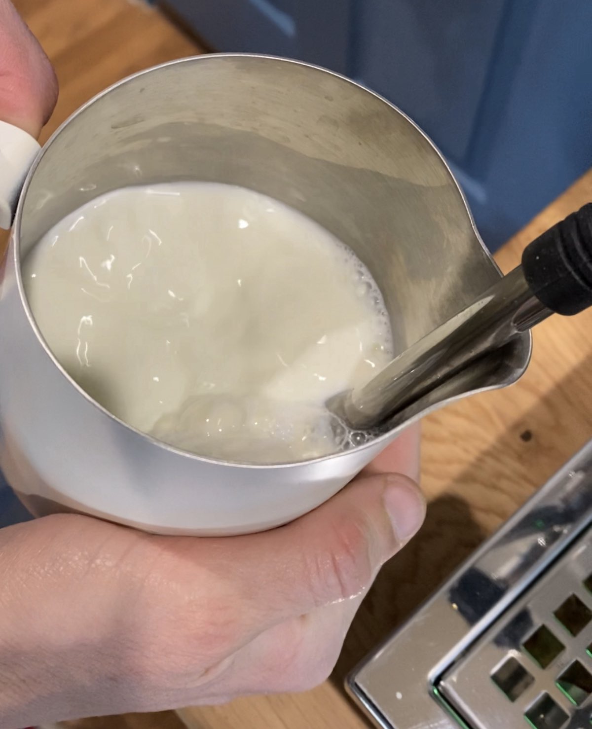 How to Use a Thermometer When Frothing Milk for Latte and Cappuccino 